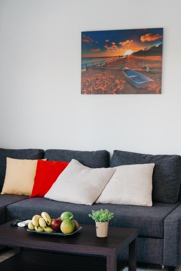 Seasunlove Apt. Daire Larnaca Dış mekan fotoğraf