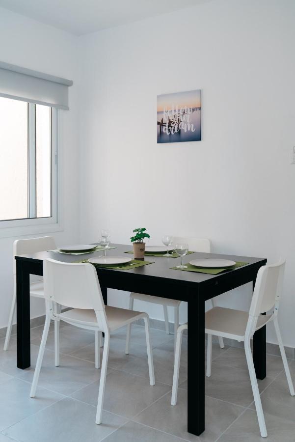 Seasunlove Apt. Daire Larnaca Dış mekan fotoğraf