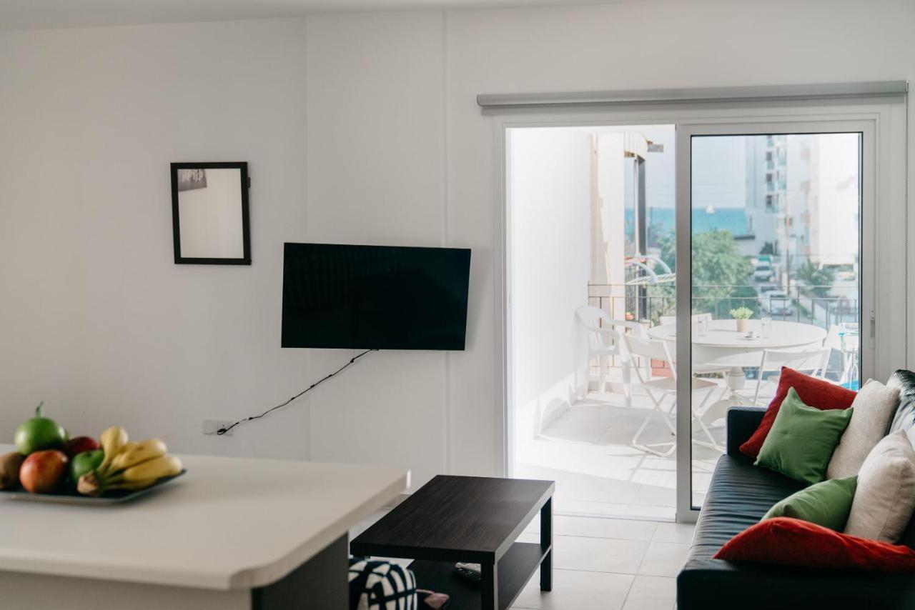 Seasunlove Apt. Daire Larnaca Dış mekan fotoğraf